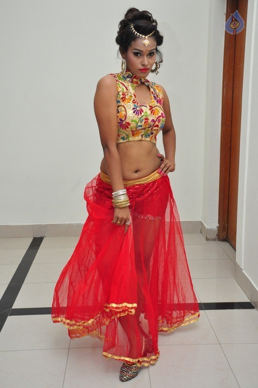 Nisha New Gallery - 26 / 40 photos