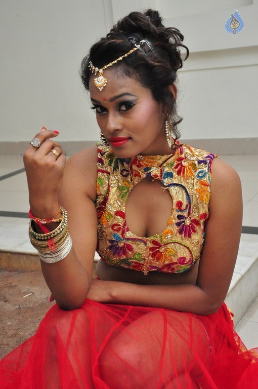 Nisha New Gallery - 29 / 40 photos