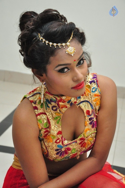 Nisha New Gallery - 30 / 40 photos