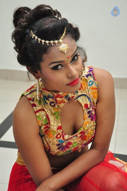 Nisha New Gallery - 39 / 40 photos