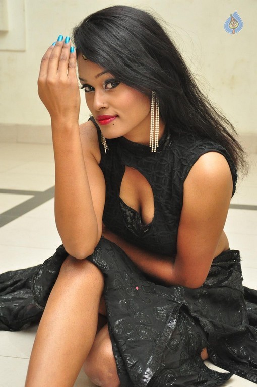 Nisha New Pics - 49 / 71 photos