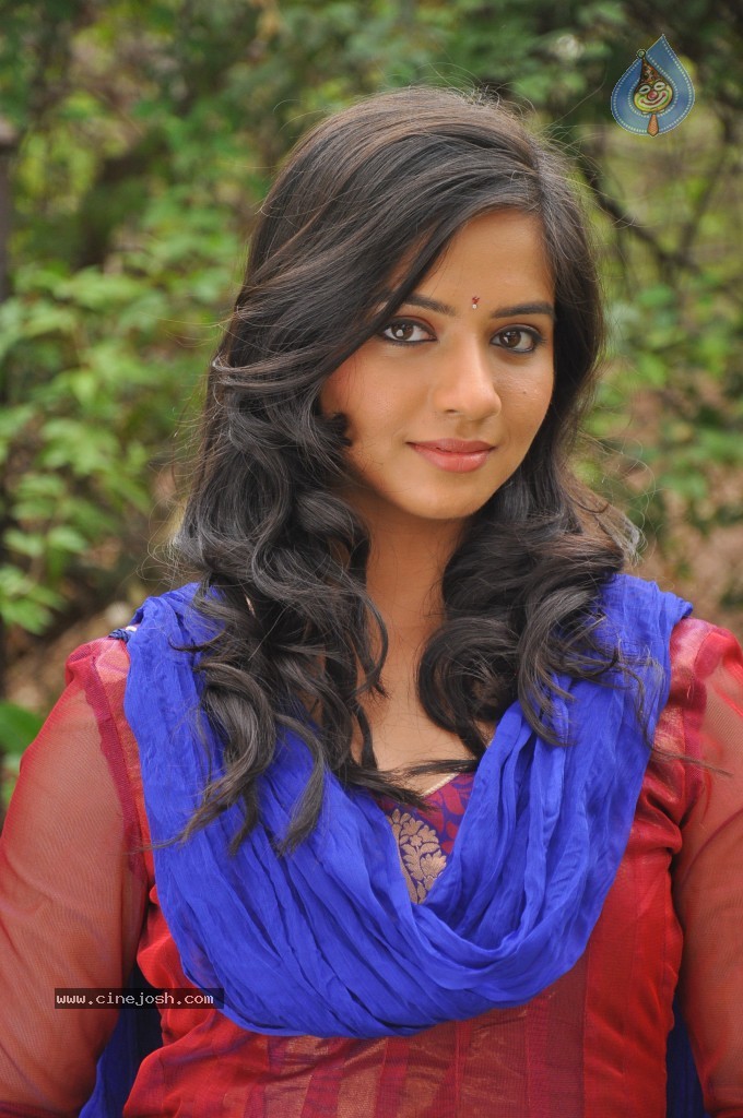 Nisha Stills - 17 / 76 photos