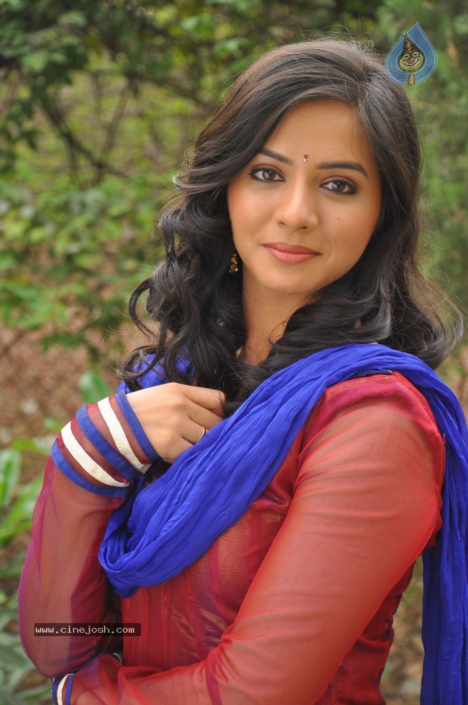 Nisha Stills - 50 / 76 photos