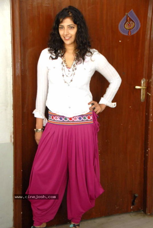 Nishanthi Stills - 9 / 24 photos