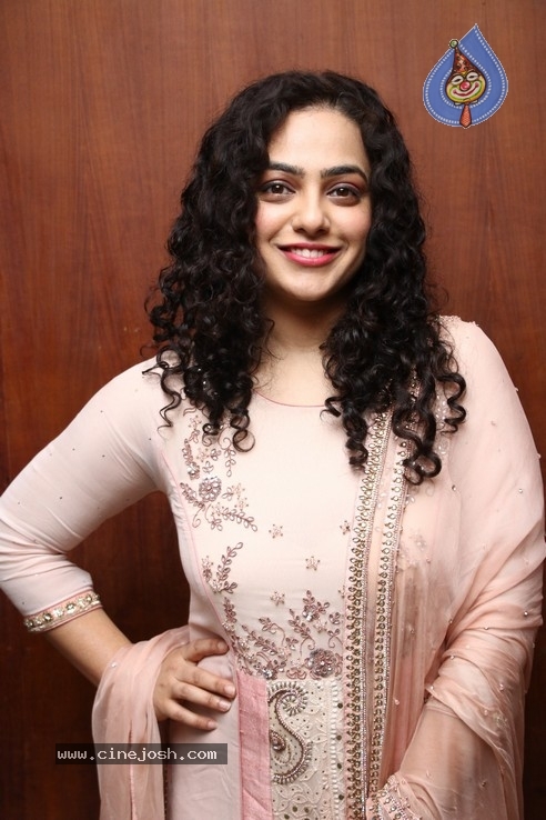 Nithya Menen Photos - 16 / 19 photos