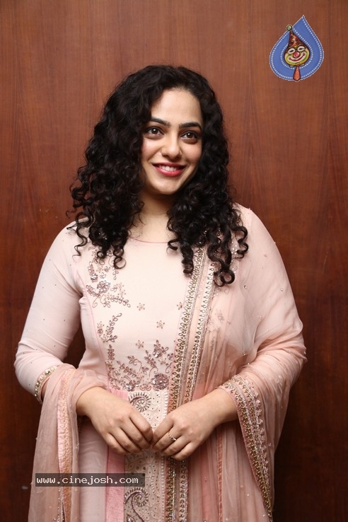 Nithya Menen Photos - 18 / 19 photos