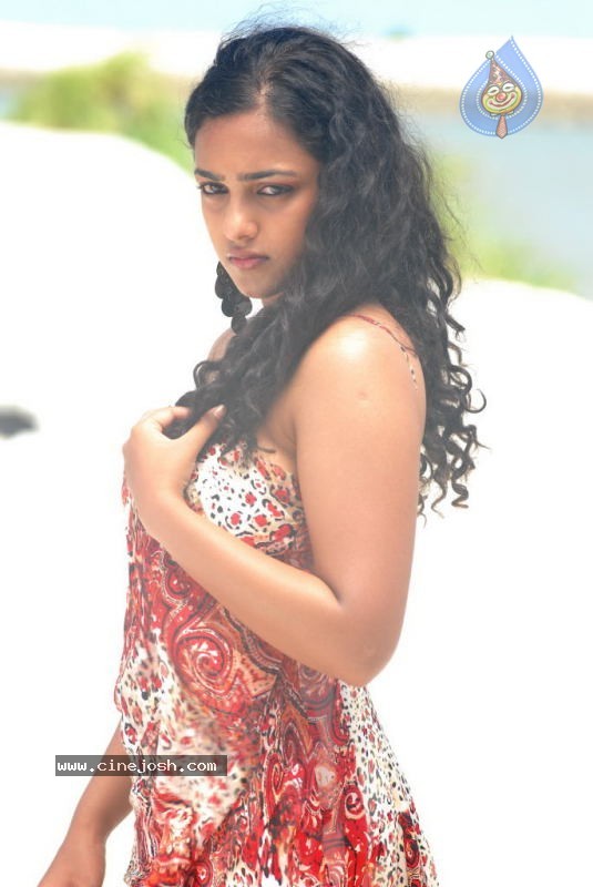 Nithya Menon New Stills - 25 / 178 photos