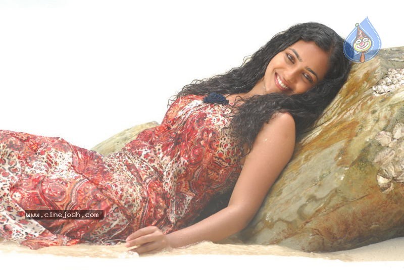 Nithya Menon New Stills - 39 / 178 photos