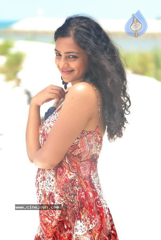 Nithya Menon New Stills - 52 / 178 photos