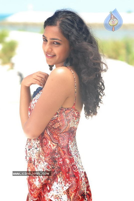 Nithya Menon New Stills - 67 / 178 photos