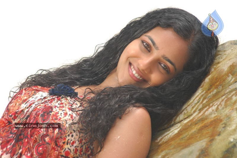 Nithya Menon New Stills - 101 / 178 photos