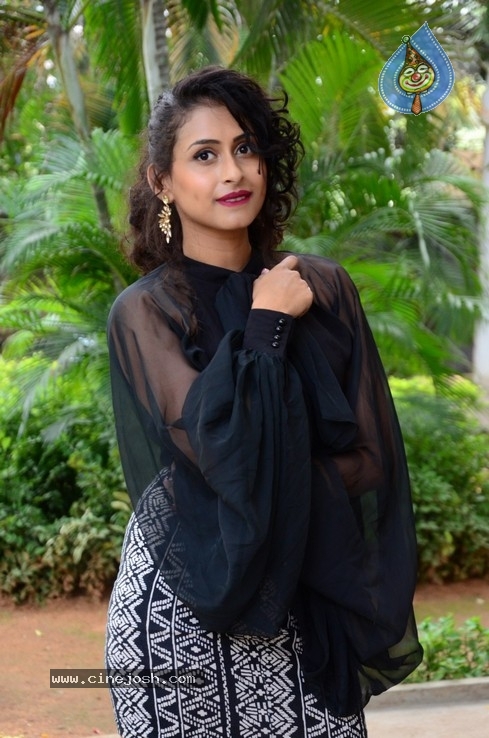 Nithya Naresh Photos - 10 / 21 photos