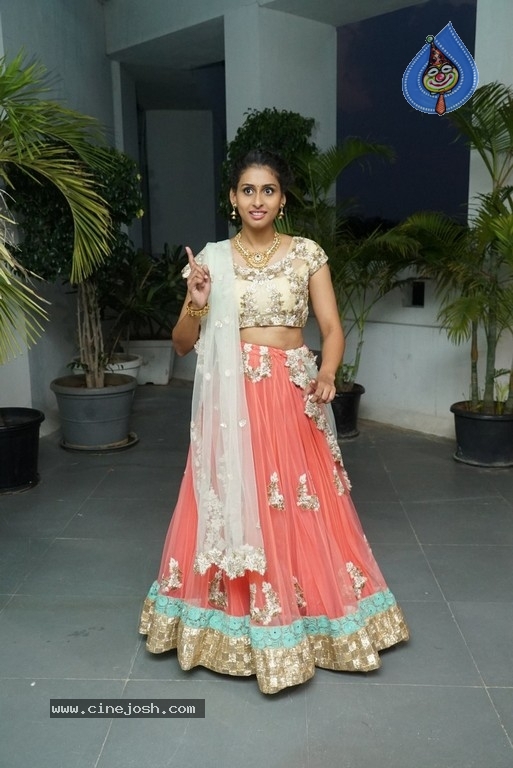 Nithya Naresh Stills - 4 / 14 photos