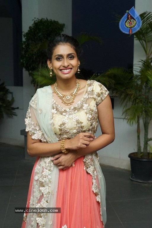 Nithya Naresh Stills - 7 / 14 photos