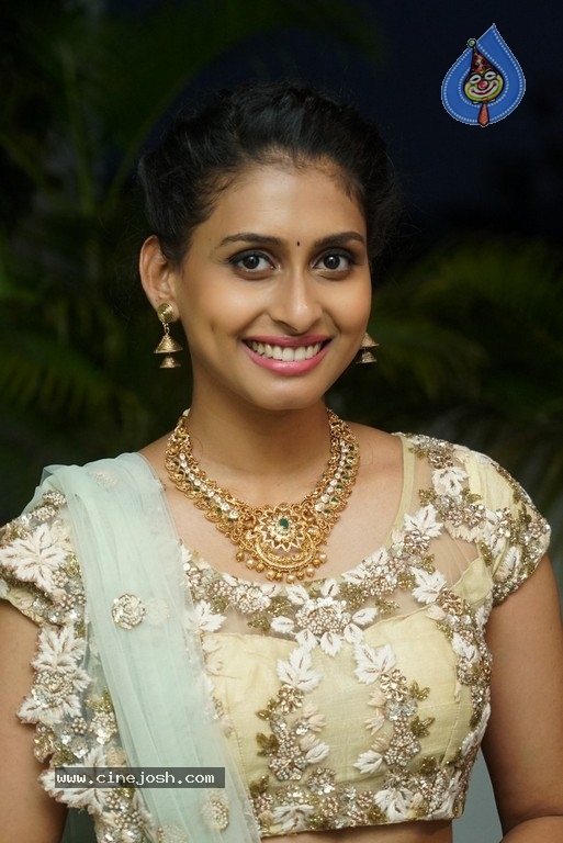 Nithya Naresh Stills - 10 / 14 photos