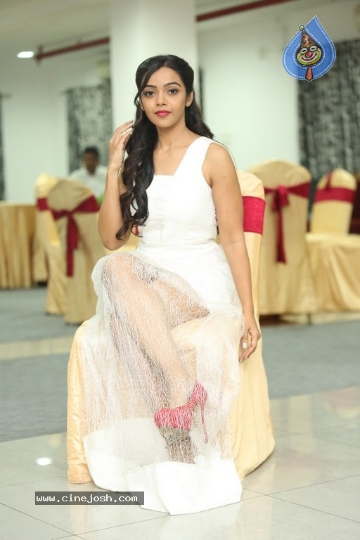 Nithya Shetty Photos - 39 / 39 photos