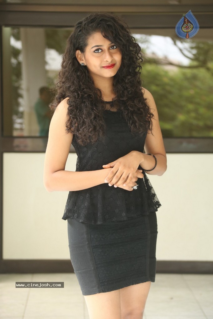 Nitya Stills - 29 / 147 photos