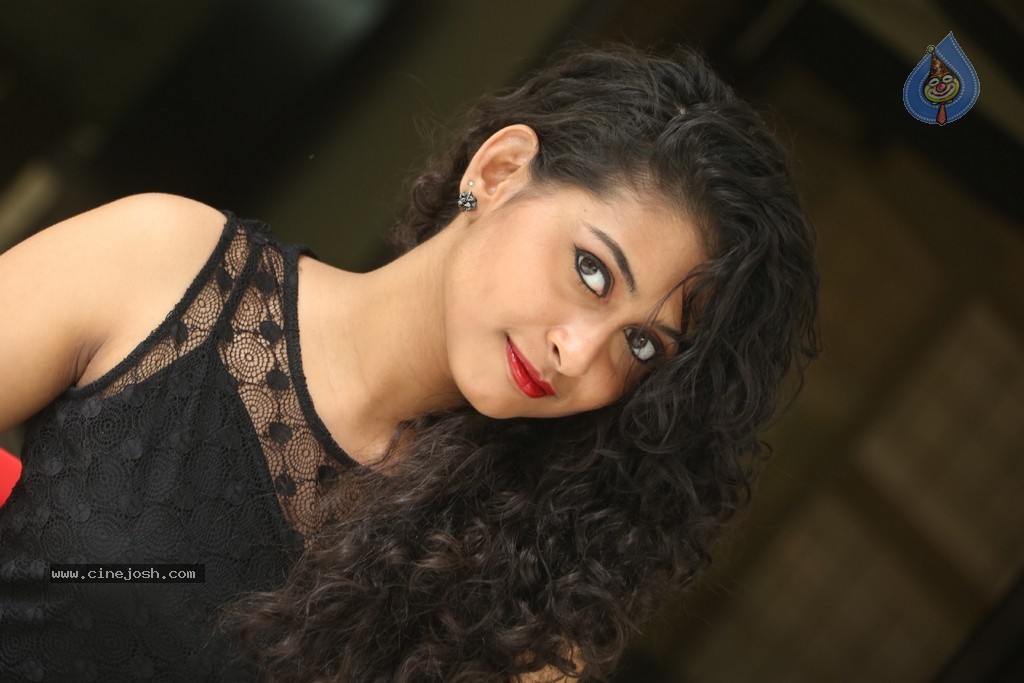 Nitya Stills - 38 / 147 photos