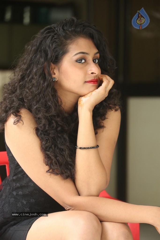 Nitya Stills - 94 / 147 photos