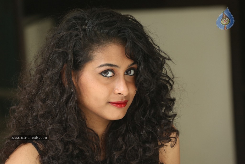 Nitya Stills - 100 / 147 photos