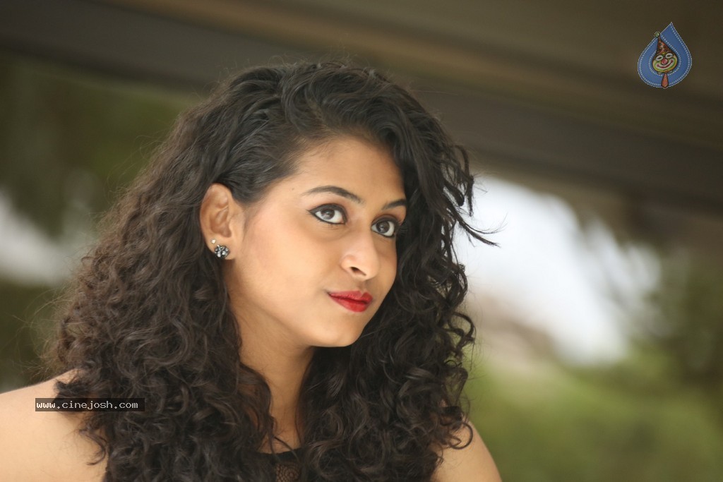 Nitya Stills - 103 / 147 photos