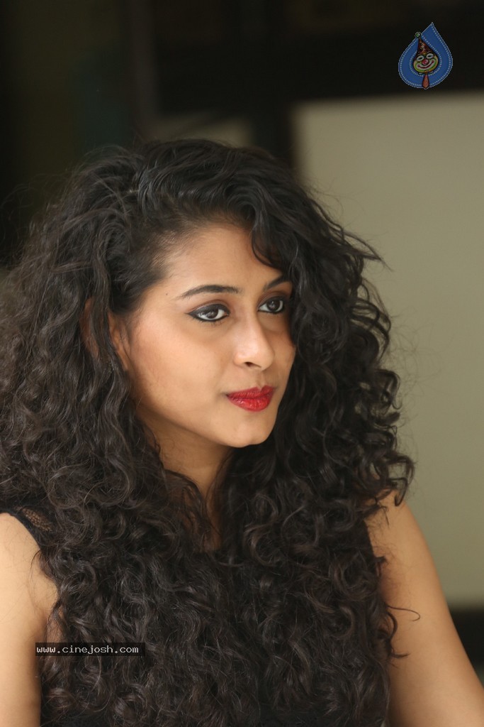 Nitya Stills - 123 / 147 photos