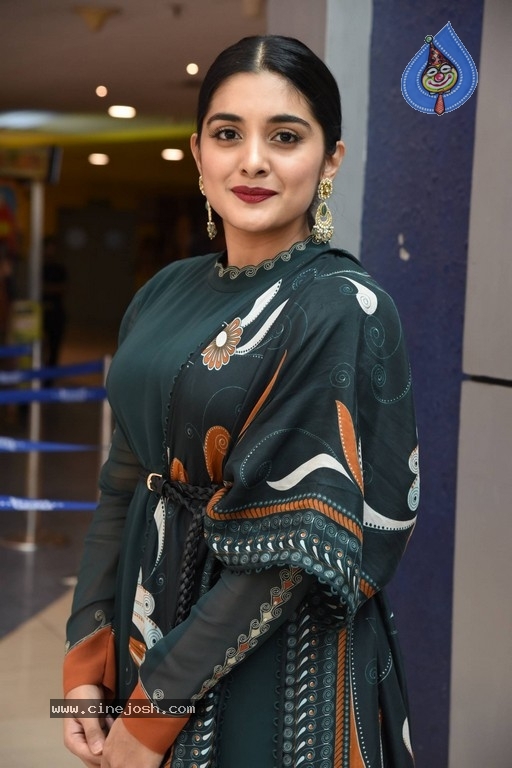 Niveda Thomas Photos - 20 / 21 photos