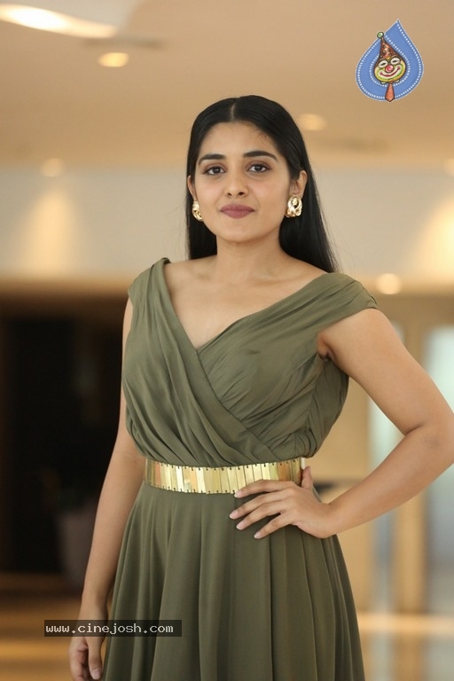 Niveda Thomas Photos - 4 / 21 photos