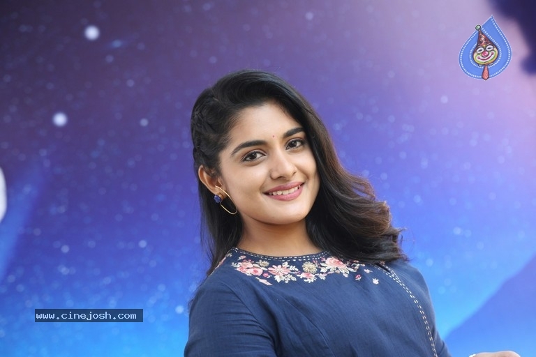 Niveda Thomas Photos - 6 / 27 photos