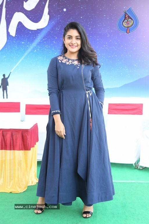 Niveda Thomas Photos - 20 / 27 photos