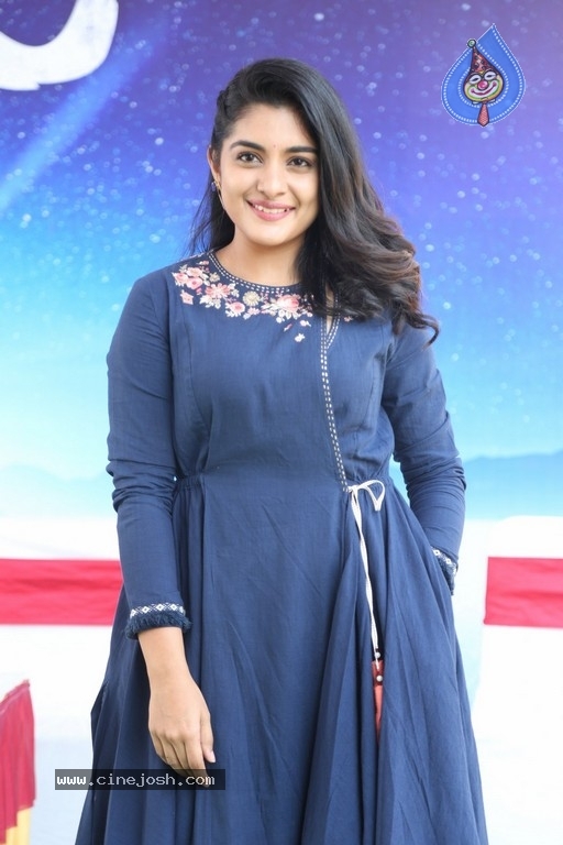 Niveda Thomas Photos - 24 / 27 photos