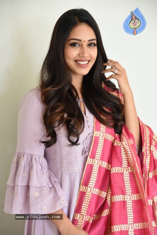 Nivetha Pethuraj Photos - 2 / 21 photos