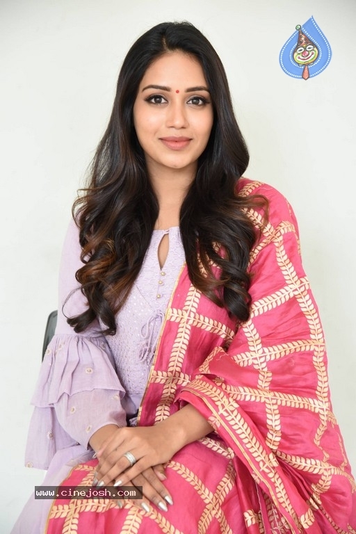 Nivetha Pethuraj Photos - 13 / 21 photos