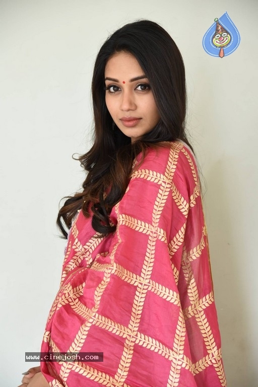 Nivetha Pethuraj Photos - 16 / 21 photos