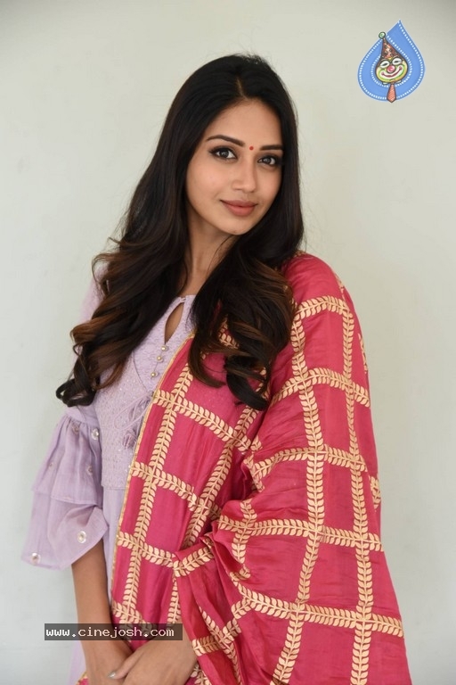 Nivetha Pethuraj Photos - 17 / 21 photos