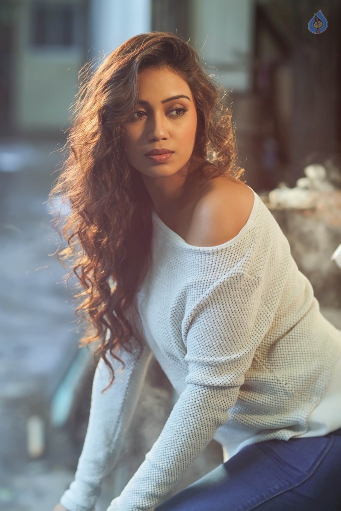 Nivetha Pethuraj Photos - 6 / 15 photos