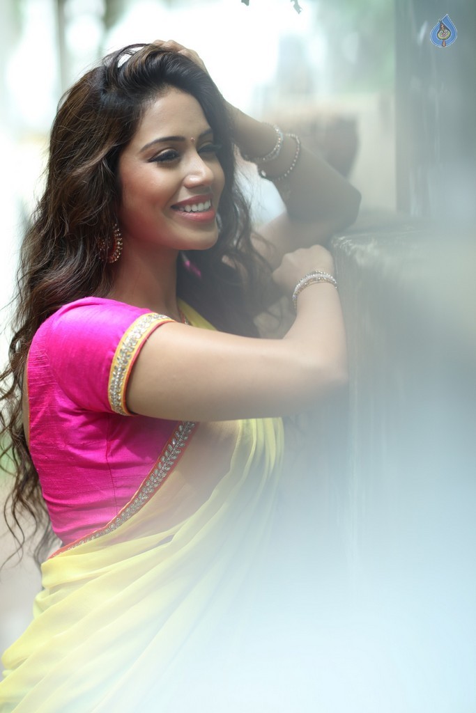 Nivetha Pethuraj Photos - 14 / 15 photos