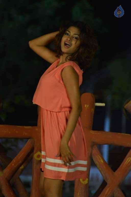 Oviya Latest Photos - 29 / 31 photos