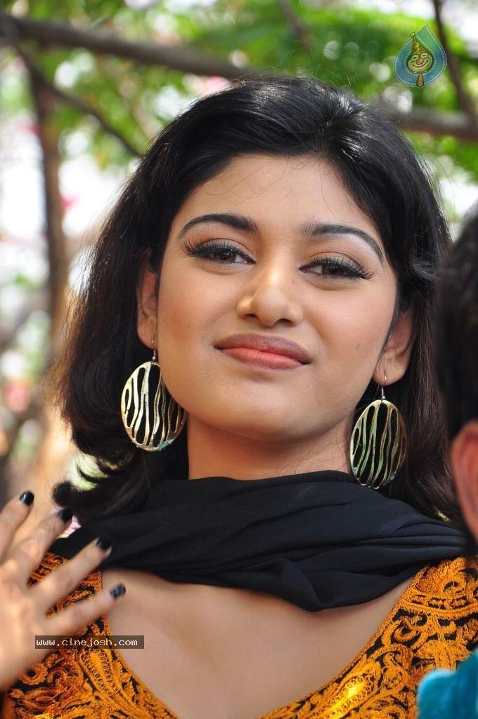 Oviya ne oru oviyam... lovly ovi kutty