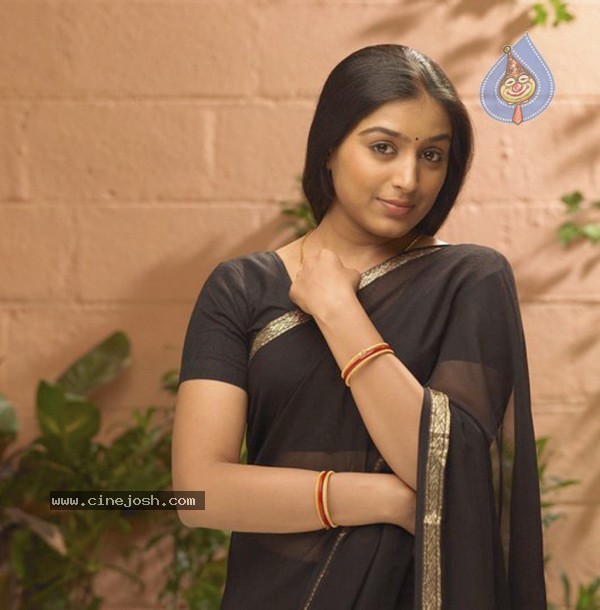 padmapriya in saree