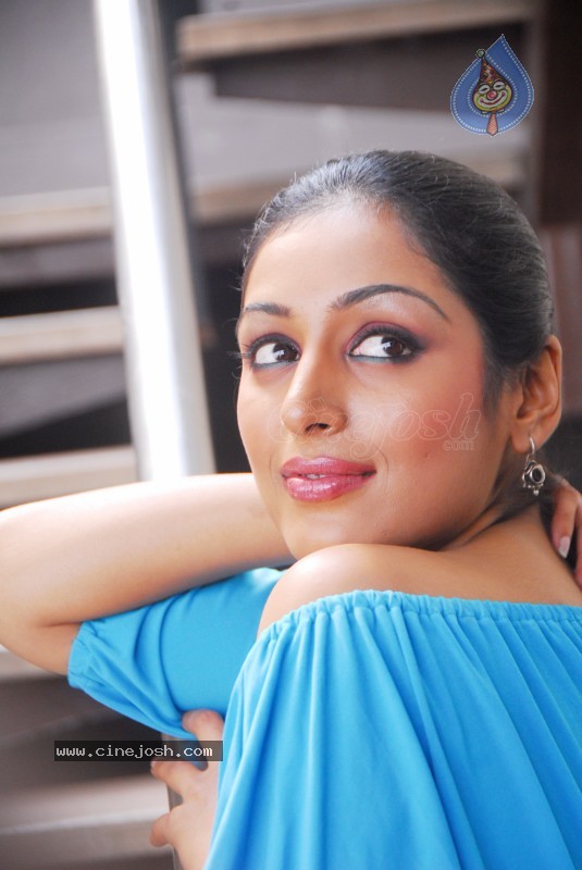 Padma Priya Latest Gallery - 23 / 83 photos