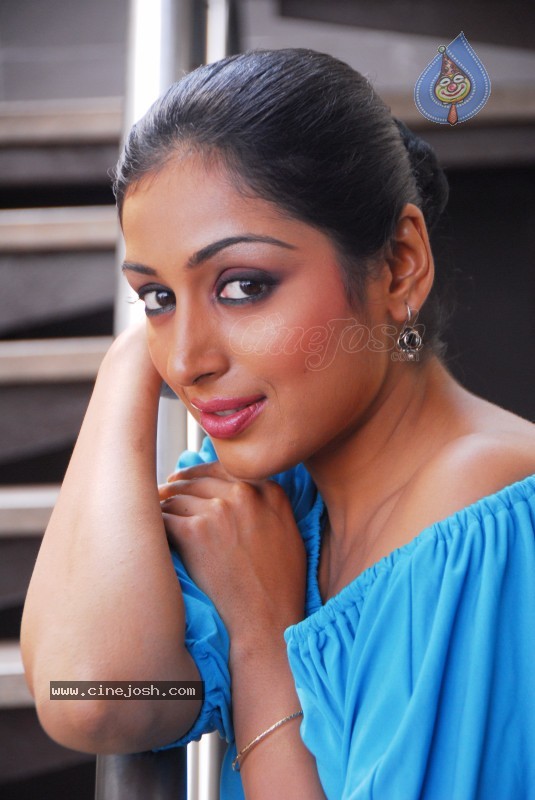 Padma Priya Latest Gallery - 69 / 83 photos