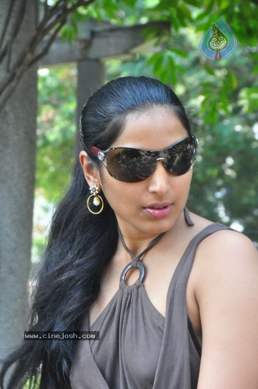 Padma Priya Photo Gallery - 46 / 90 photos