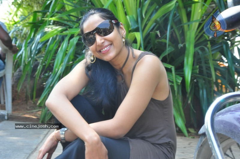 Padma Priya Photo Gallery - 66 / 90 photos