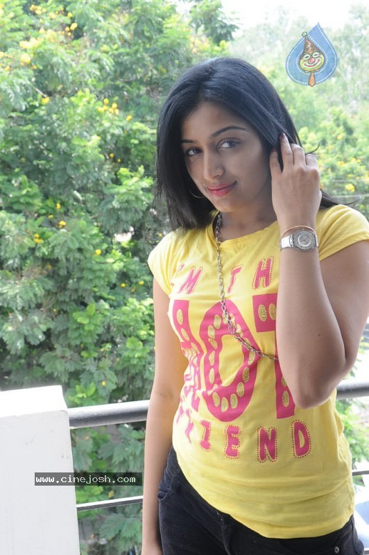 Padma Priya Photo Stlls - 20 / 38 photos