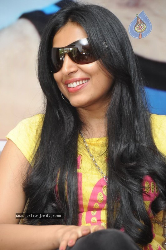 Padma Priya Photo Stlls - 32 / 38 photos