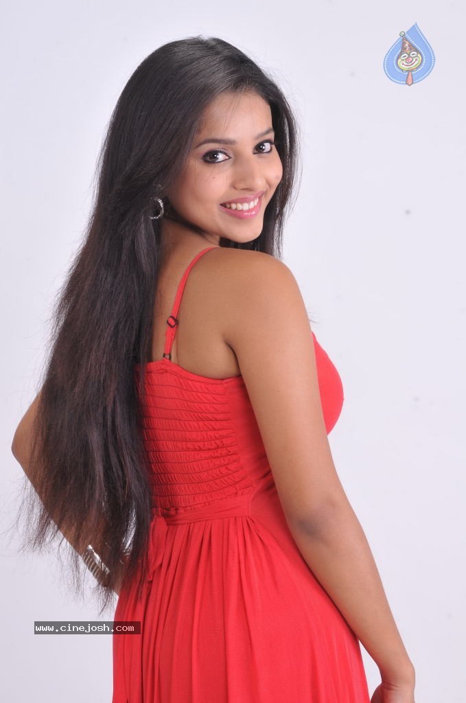 Pameela Latest Stills - 47 / 73 photos