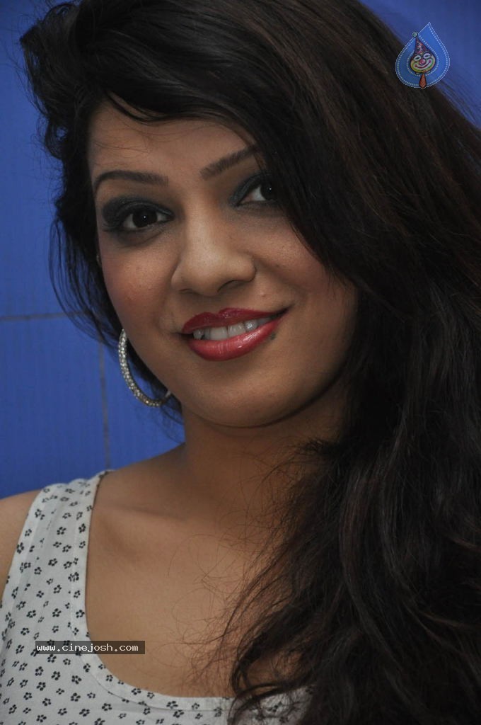 Parinidhi New Stills - 21 / 43 photos