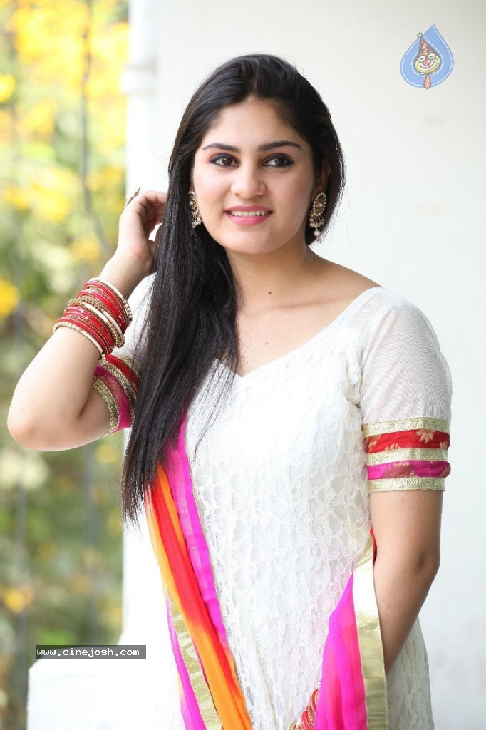 Parinika New Stills - 45 / 74 photos