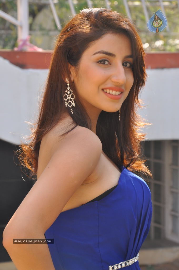 Parul Gulati Stills - 68 / 71 photos